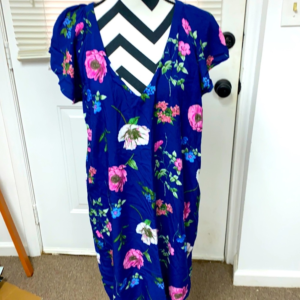 Old Navy Floral dress size XL hits right above knee
